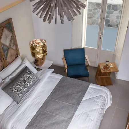 White & Co. Exclusive Island Pyrgos Kallistis